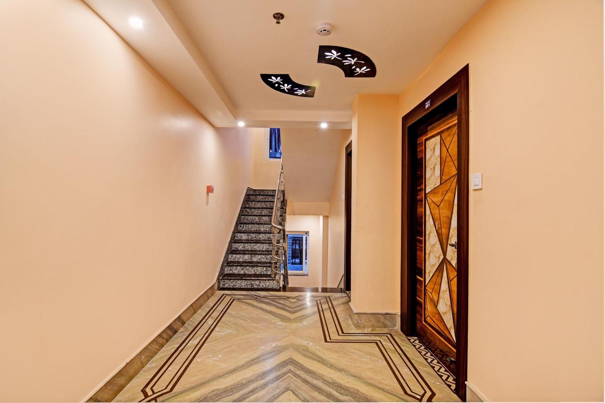 Townhouse The Grand Touch & The Royal Touch Hotell Digha  Exteriör bild