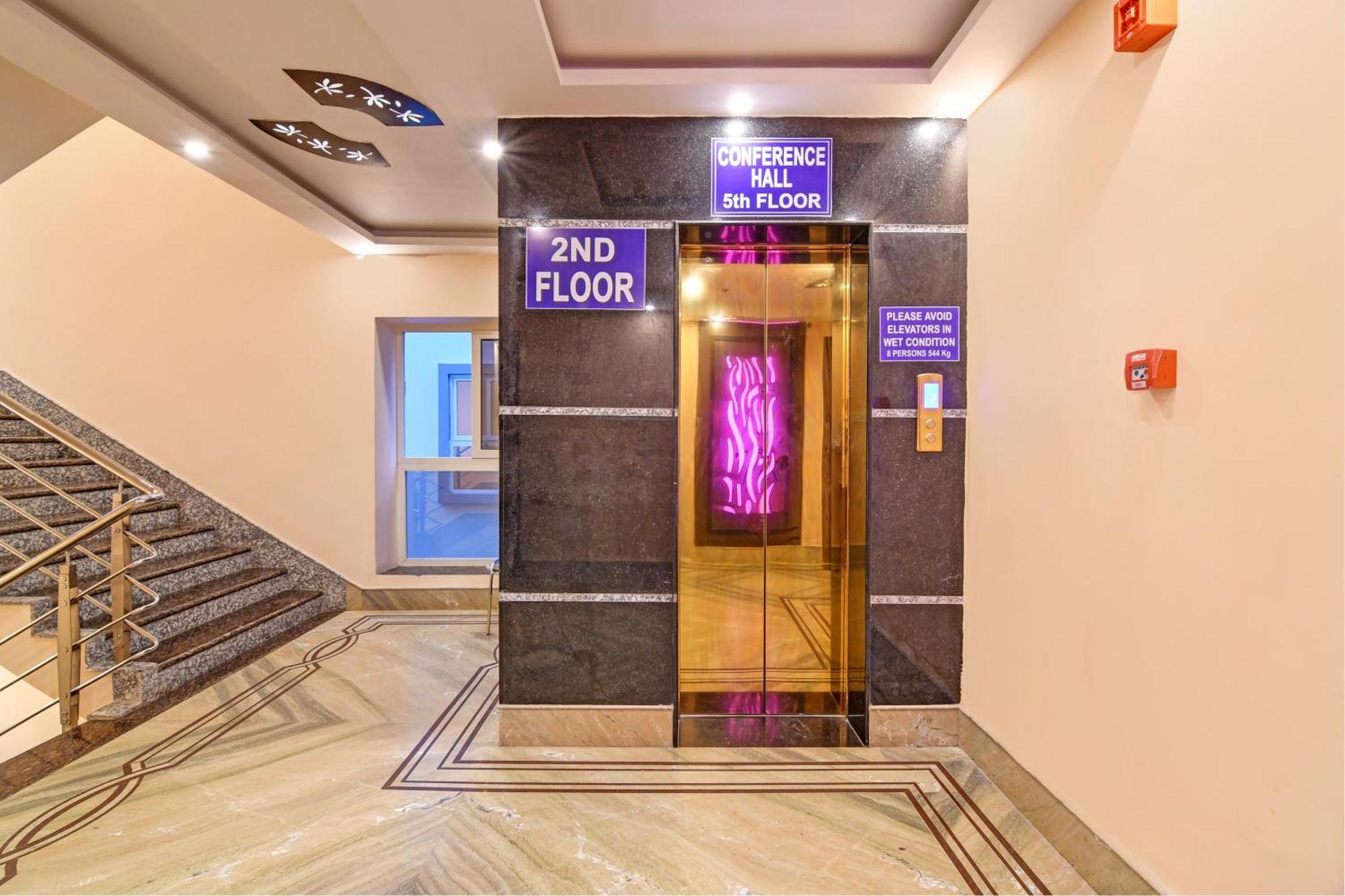 Townhouse The Grand Touch & The Royal Touch Hotell Digha  Exteriör bild