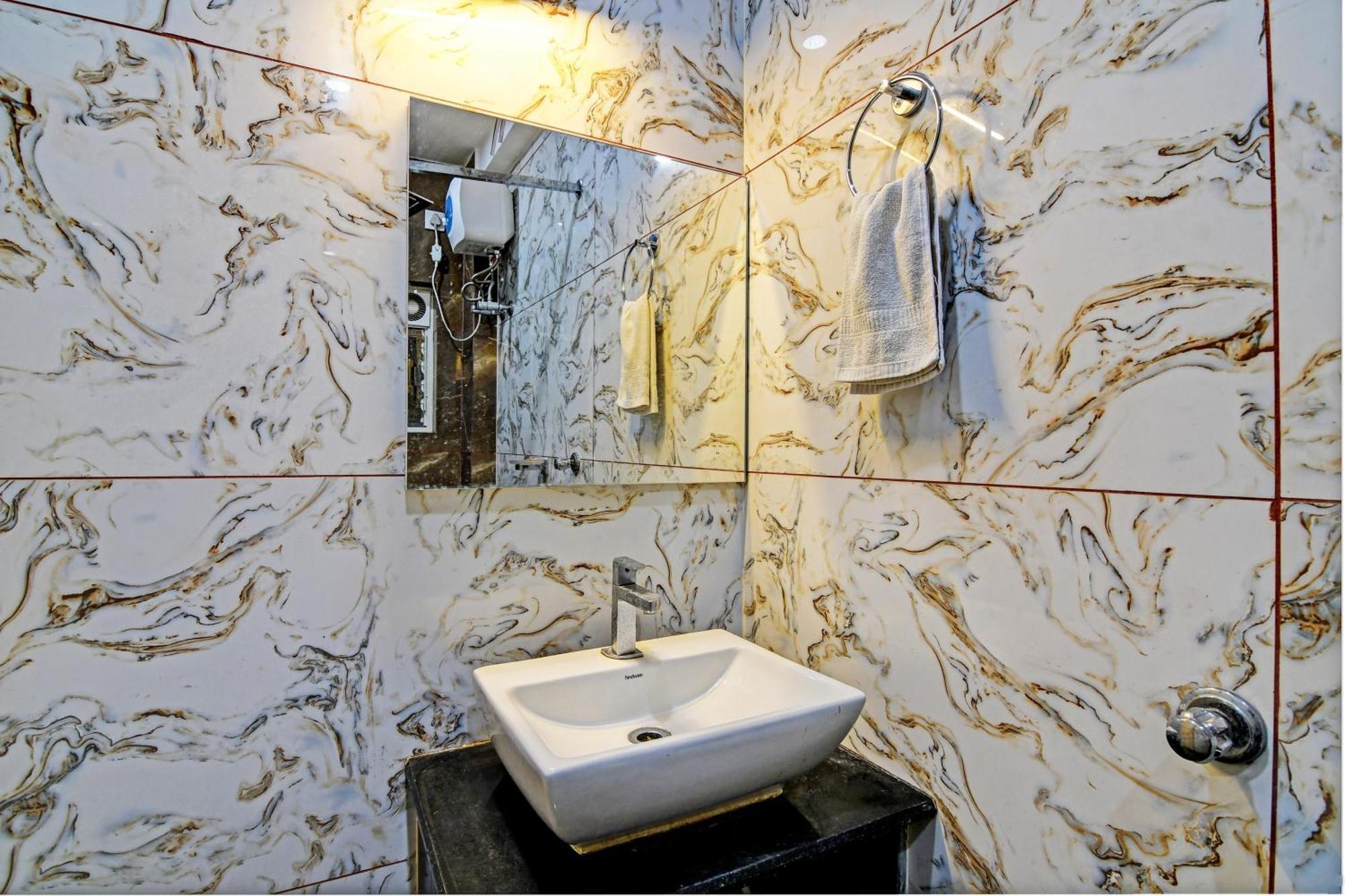 Townhouse The Grand Touch & The Royal Touch Hotell Digha  Exteriör bild